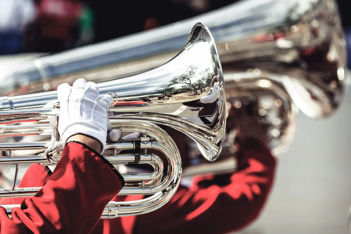 Trumpet player - Why a flying button instead of a popup? - netzwerk.design